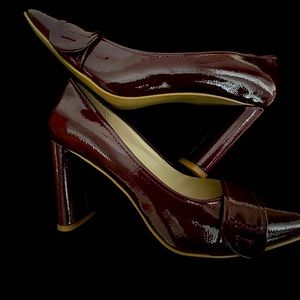 Tahari “patent leather” Heel